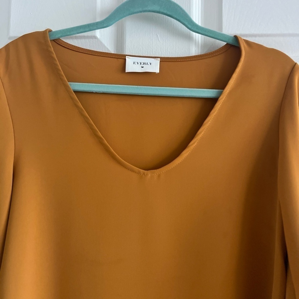 Everly mustard colored dress. Short slit sleeves/tie. Shift dress EUC. Small. - Picture 5 of 8